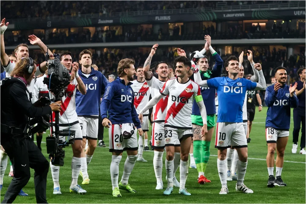 El Rayo festeja la clasificación a la semifinal de la Conference.